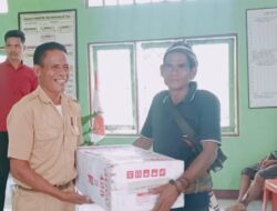 Warga Desa Menne Ate Terima Bantuan Alat Semprot dan Obat Lindas Gratis per Rumah