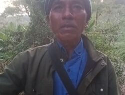 Jalan Rusak Penghubung Weekura–Weekombak warga keluhkan, Lukas Lede Ngongo, lihat keadaan jalan kami ini rusak para